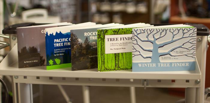 Pocket Tree Finders by Nature Study Guild - Pocket Finders by Nature Study Guild