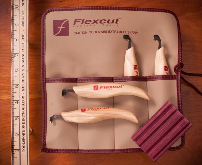 Flexcut Scorps - Set includes 4 scorps, a tool roll and slip strop that matches the included profiles.